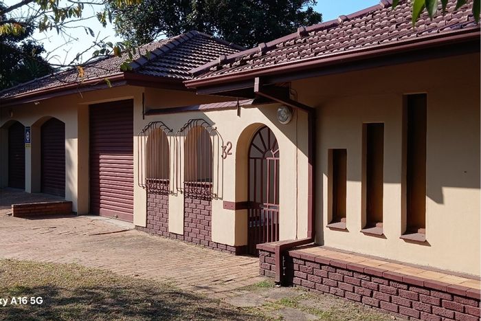 House To Rent in Meer En See: 3 Bedrooms, Pool, Garage, Pet-Friendly.