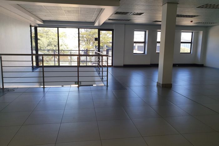 North Riding Industrial Warehouse To Rent: 2,358 sqm, offices, parking, security features.