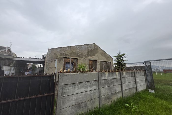 Investment opportunity in Scottsdene: 3-bedroom house with flatlet, for sale.