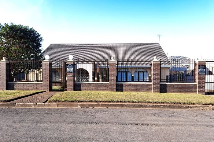 For Sale: House in Mountain Rise with spacious layout, garden, and secure parking.