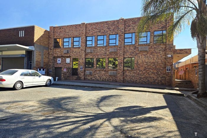 Berario Office To Rent: Flexible space, ample parking, multiple offices, and redesign options.
