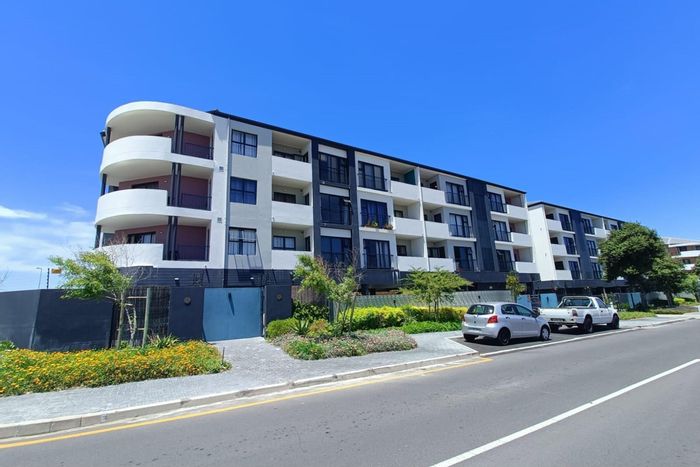 Waves Edge Apartment To Rent: 2 bedrooms, balcony, pet-friendly, near beach and amenities.