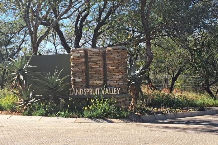 For Sale: 2-Bedroom Townhouse in Hoedspruit Central with pool and security access.