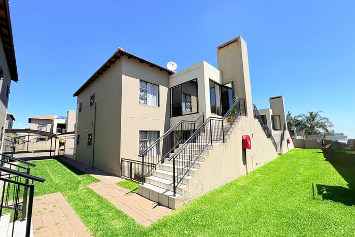 Goedeburg Apartment For Sale: 2 beds, secure complex, cat-friendly, prepaid electricity.