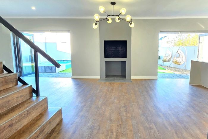 For Sale: House in Aan De Wijnlanden with pool, mountain views, and versatile spaces.