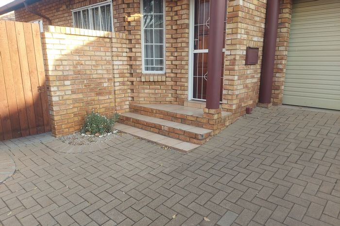 2-Bedroom Townhouse For Sale in Wierdaglen Estate with security, amenities, and garden.