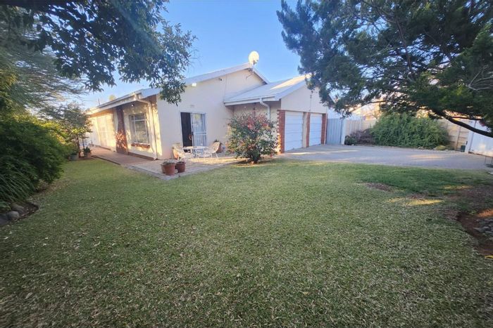 Albertynshof House For Sale: 4 beds, pool, garden, security features, near schools.