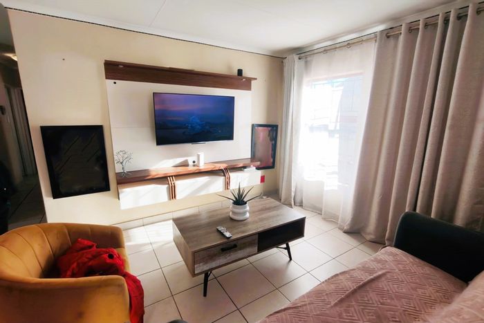 Cluster Home For Sale in Kosmosdal: 3 Beds, Backup Power, Secure Estate Amenities.