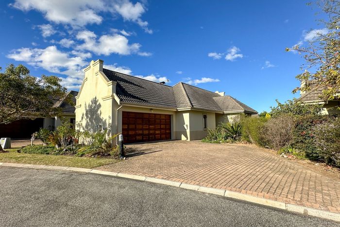 For Sale: 3-Bedroom House in Blue Mountain Village with garage, terrace, and security.