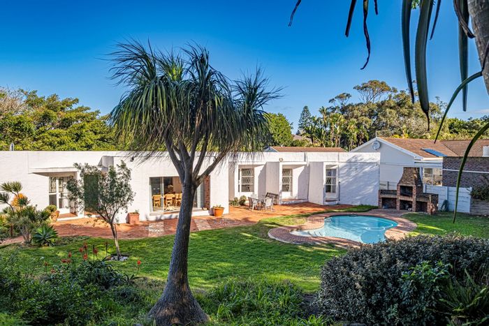 Family home in Summerstrand with pool, garden, and guest suite for sale.