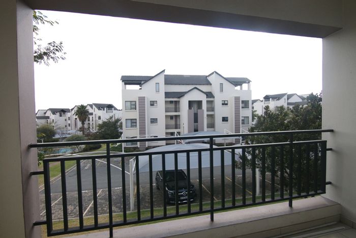 2 Bed, 2 Bath Apartment in Dainfern For Sale with Pool, Security, and Parking.