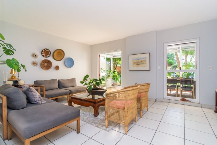 Townhouse To Rent in Witkoppen: 2 beds, pool, garden, secure complex access.