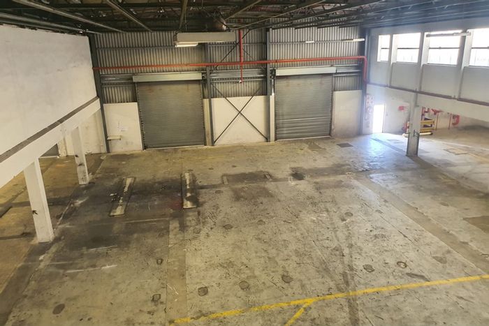 To Rent: 2,040m² Industrial Warehouse in Deal Party with secure access and office space.