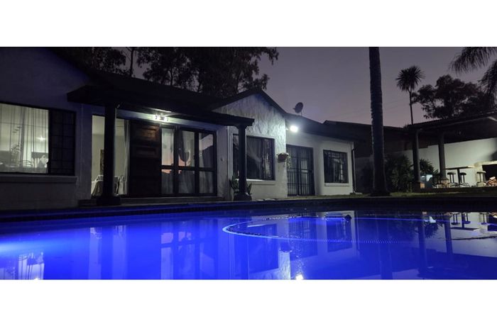 For Sale: House in Moreleta Park with pool, 4 bedrooms, 24-hour security.
