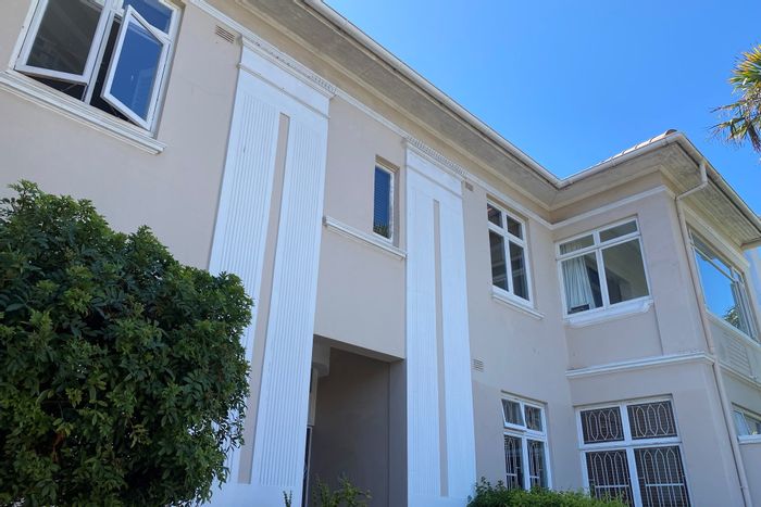 Sea Point Apartment For Sale: 2 Bedrooms, communal pool, steps to beach and cafés.