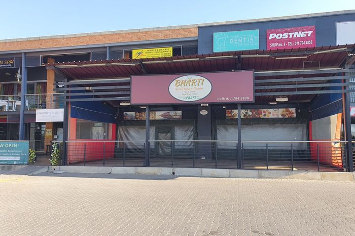Randpark Ridge Restaurant To Rent: High-traffic, spacious, equipped with essential amenities.