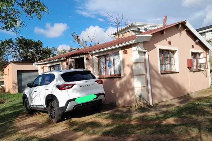 Umlazi J House For Sale: 2 Bedrooms, fenced yard, easy transport access.