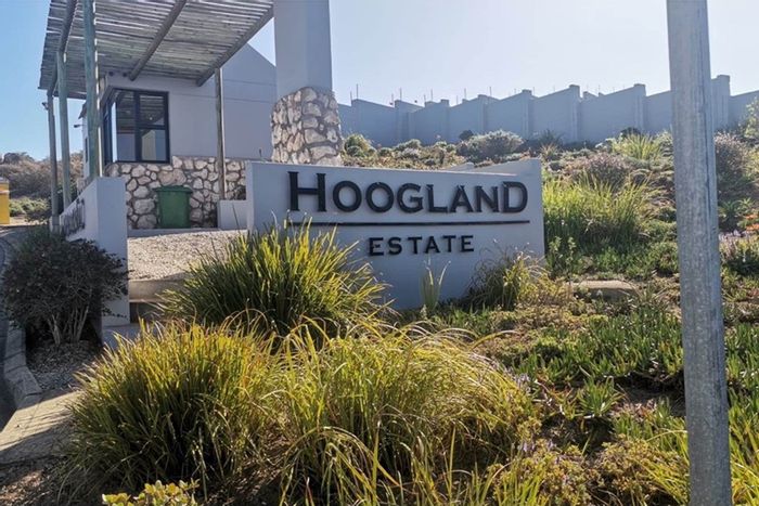 Hoogland House For Sale: 662m² plot, pre-approved plans, secure estate living.