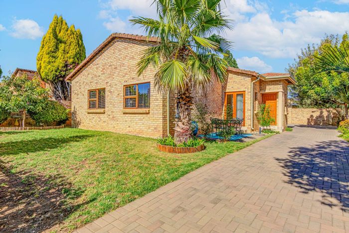 For Sale: House in Craigavon with garden, double garage, and estate amenities.
