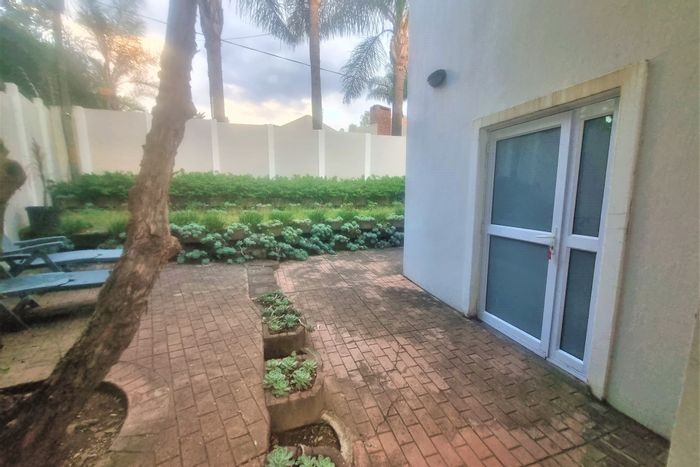 Norscot House To Rent: 1 bed, secure parking, near recreational centre and amenities.