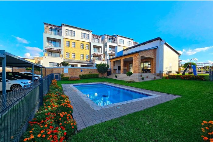 To Rent: Apartment in Barbeque Downs with pool, security, and balcony.
