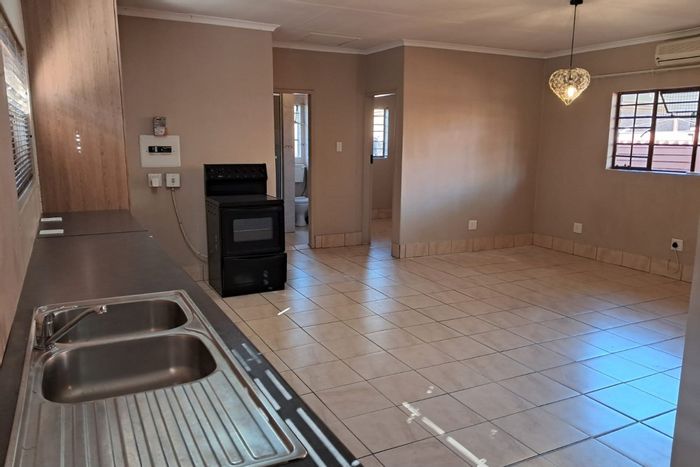 Cottage To Rent in Doornpoort: 3 bedrooms, garden, Wi-Fi, pet-friendly, parking.