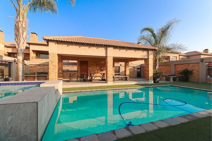 Ravenswood Apartment For Sale: 2 beds, private garden, pool, 24/7 security.