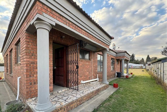Lodge for Sale in Volksrust Central: 14 units, expansion plans, ample parking.