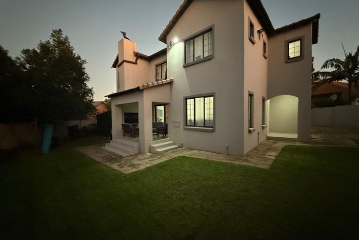 For Sale: House on Thatchfield Close with 3 bedrooms, double garage, and security.