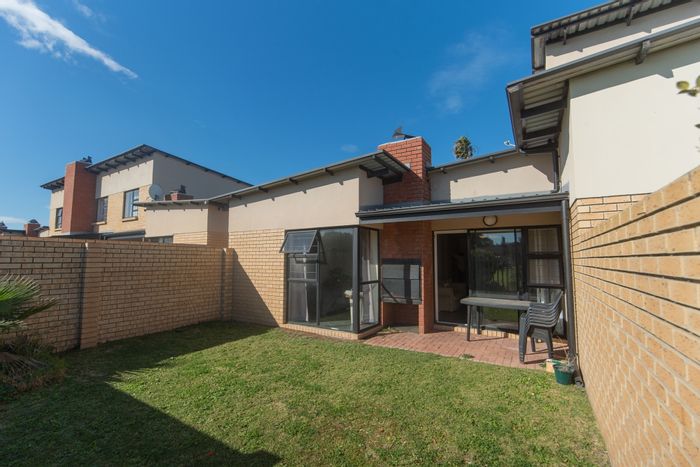 Cotswold townhouse for sale: 2 beds, garden, parking, secure complex amenities.