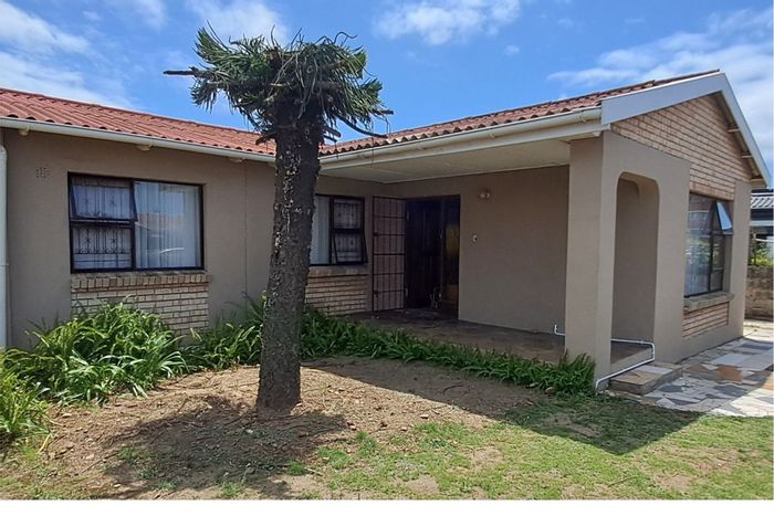 New Brighton House For Sale: 3 bedrooms, garage, near shops and schools.