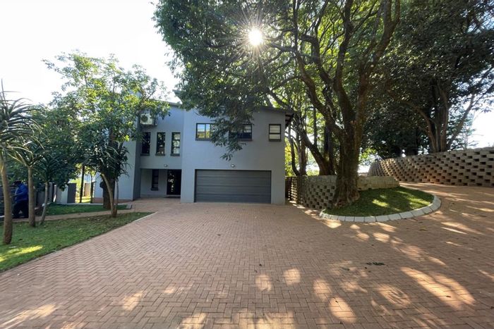 Haenertsburg Farm For Sale: 4 beds, pool, spacious land, ideal for agriculture.