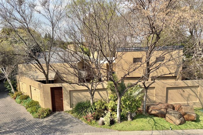 For Sale: House in Dainfern Golf Estate with pool, bar, and golf course views.