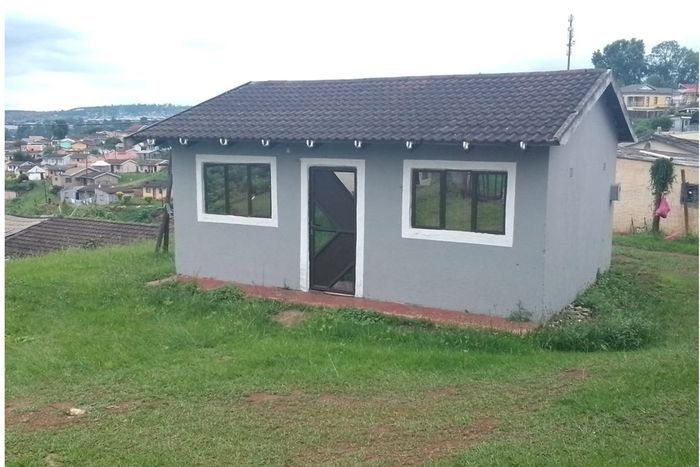 House for Sale in Ashdown: 2 Bedrooms, prepaid electricity, close to amenities.
