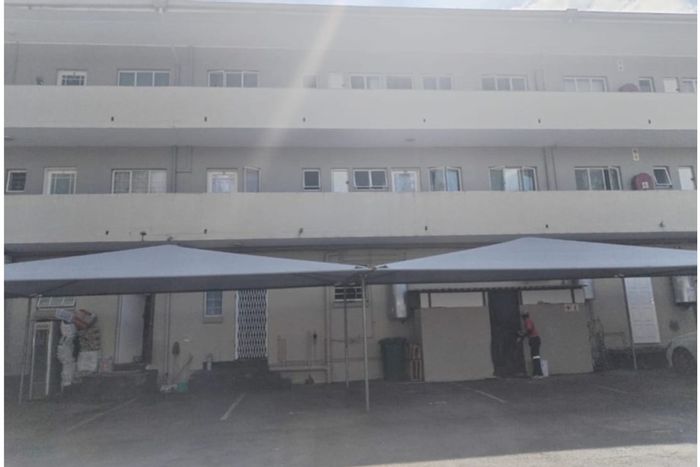 Chasedene Apartment For Sale: 2 Bedrooms, security, parking, close to amenities.