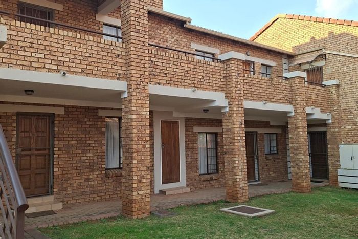 For Sale: Townhouse in Mooikloof Ridge with clubhouse, pools, and 24-hour security.