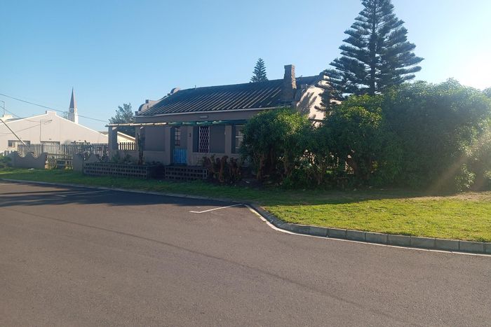 Historic Gansbaai Central house for sale with guest flat and ample amenities.