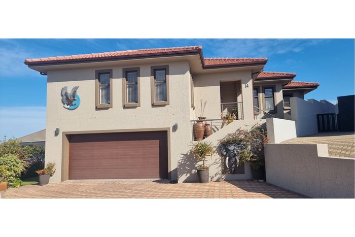 For Sale: House in Monte Christo with ocean views, indoor braai, and 24-hour security.