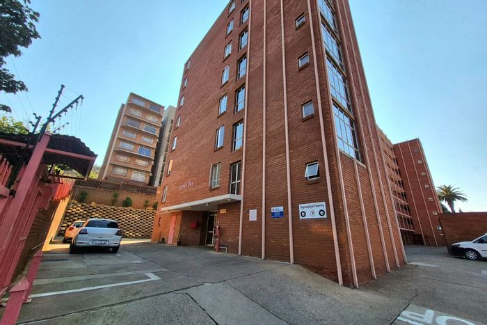 2-Bedroom Apartment for Sale in Wonderboom South with Lift and Secure Garage.