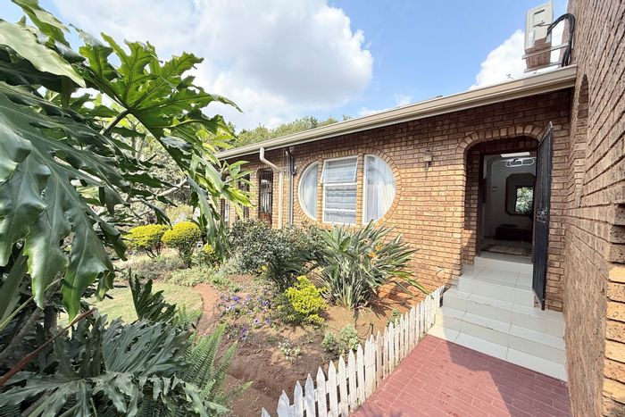 For Sale: Spacious Moreleta Park house with flat, pool, solar system, and parking.
