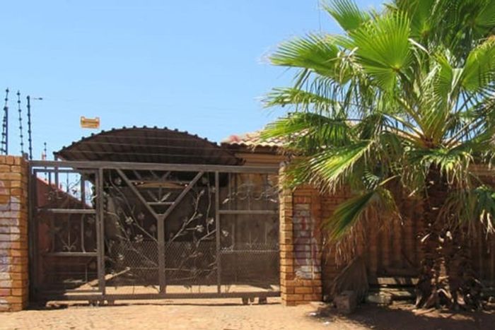 3-Bedroom House For Sale in Protea Glen with garden, garage, and ample parking.