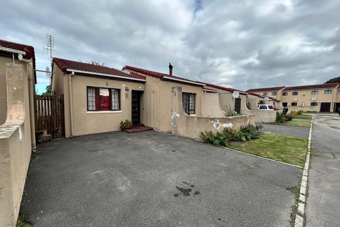 For Sale: 3-Bedroom Townhouse in Wetton with secure estate living and private backyard.