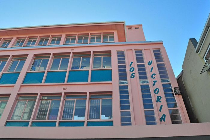 Office To Rent in Woodstock: Open plan studio, lift access, city views.