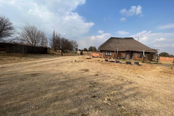 For Sale: Farm in Rosashof with 4 beds, garage, and business potential.