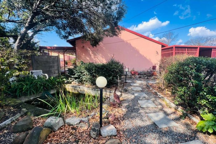 For Sale: 4-Bedroom House in Sasolburg Central with Pool, Garden, and Parking.