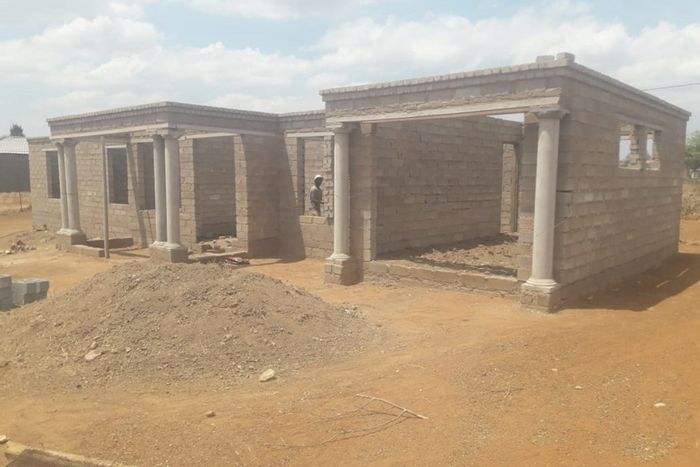 House for sale in Ga Semenya: 3 bedrooms, garage, near amenities.