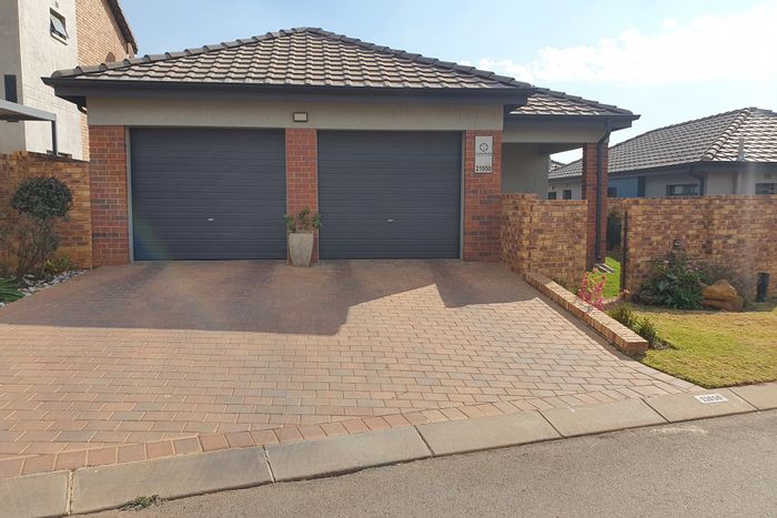 3-Bedroom House in Lion Pride For Sale: Secure, Fiber Internet, Close to Amenities.