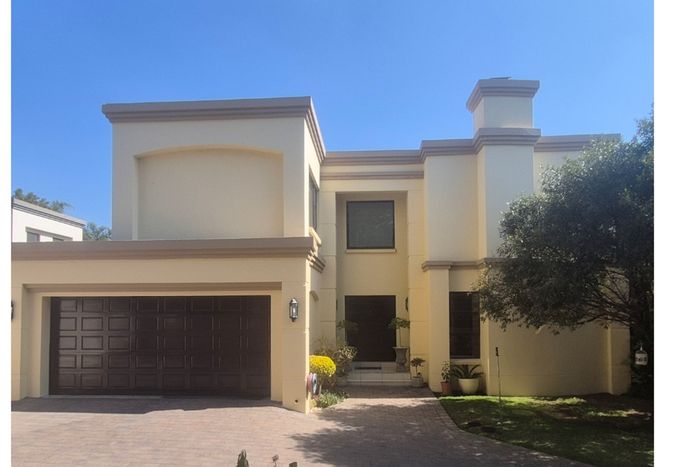 4-Bedroom Cluster To Rent in Sunninghill with Garden and Parking Spaces.