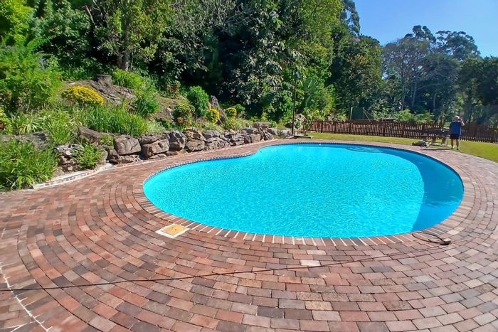 Townhouse For Sale in Margate Central: 3 beds, pool, tennis court, near amenities.