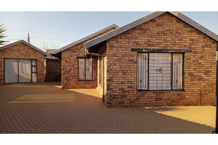 For Sale: 3-bedroom house in Protea Glen with rental potential and secure yard.